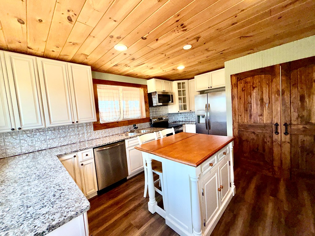 424846 Hayesville Residential