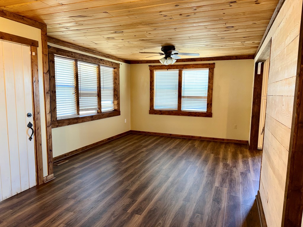 424846 Hayesville Residential