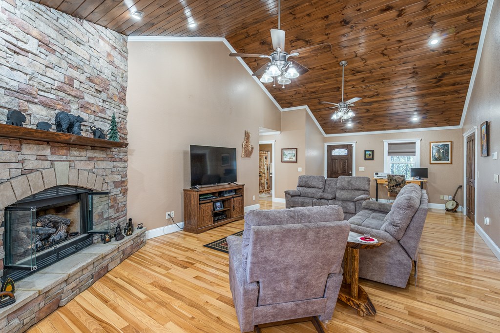 424860 Murphy Residential