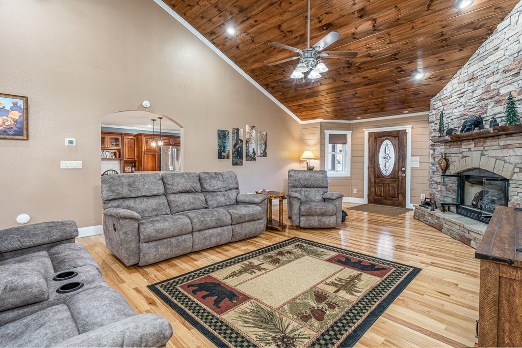 424860 Murphy Residential