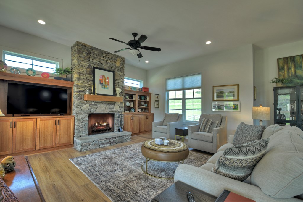 424861 Blue Ridge Residential