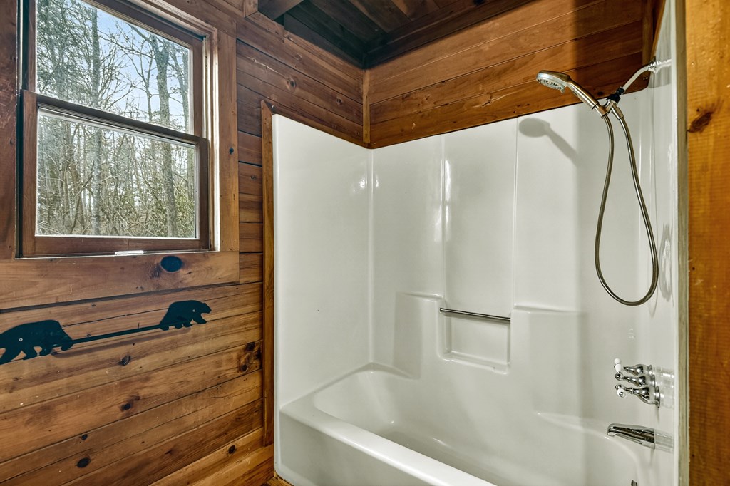 424864 Mineral Bluff Residential