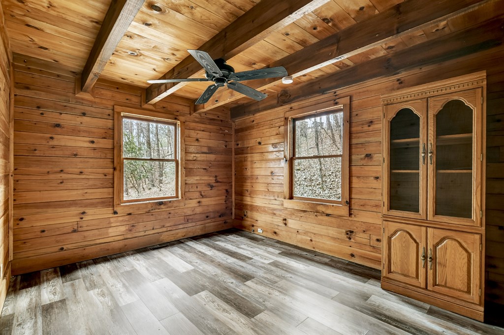 424864 Mineral Bluff Residential