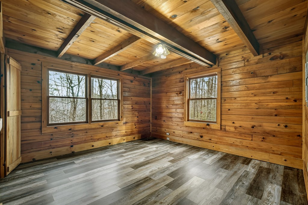 424864 Mineral Bluff Residential