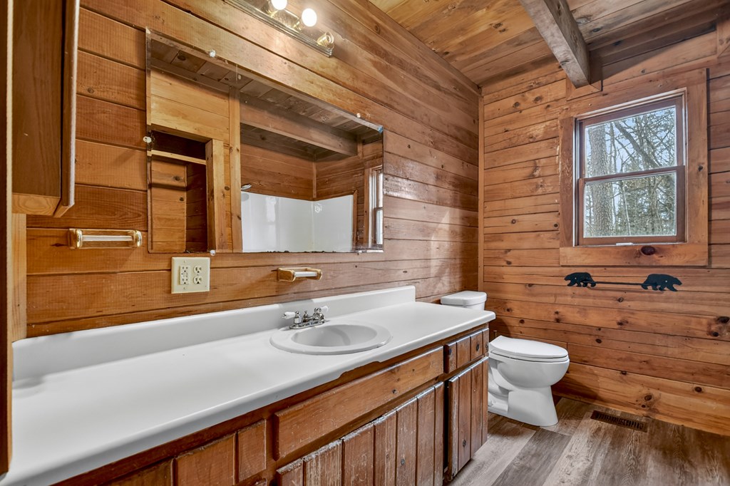 424864 Mineral Bluff Residential