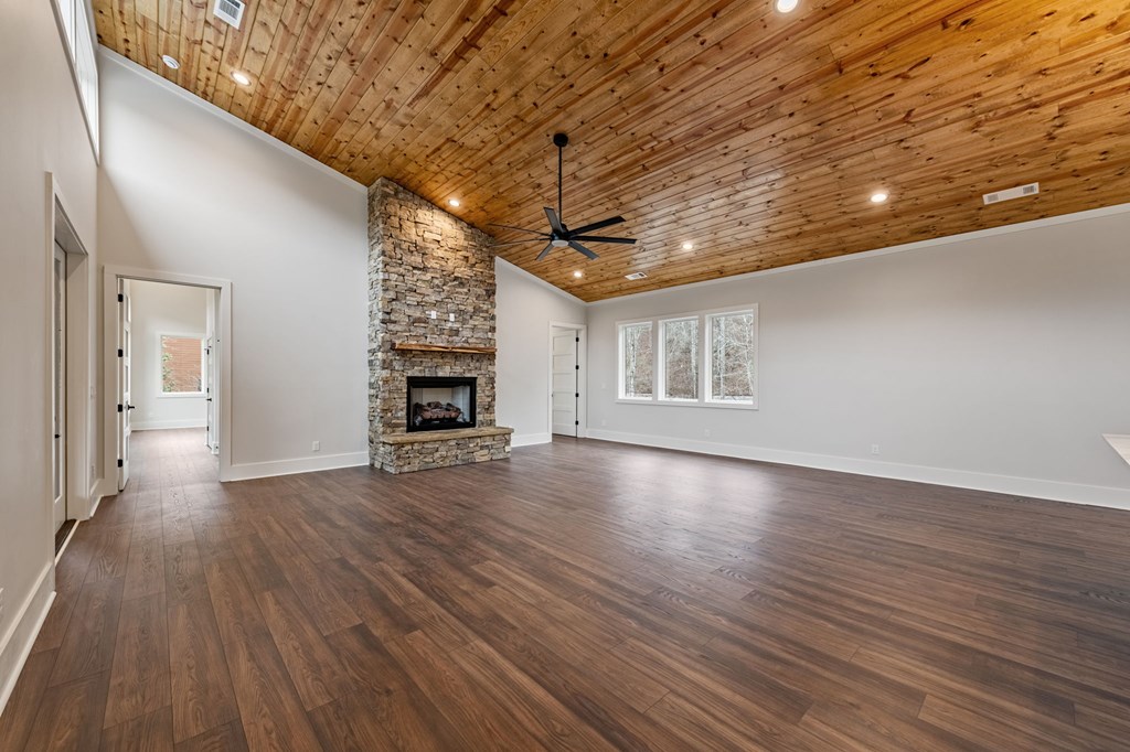 424867 Blue Ridge Residential