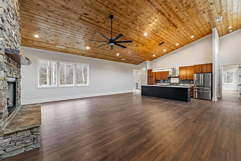 424867 Blue Ridge Residential