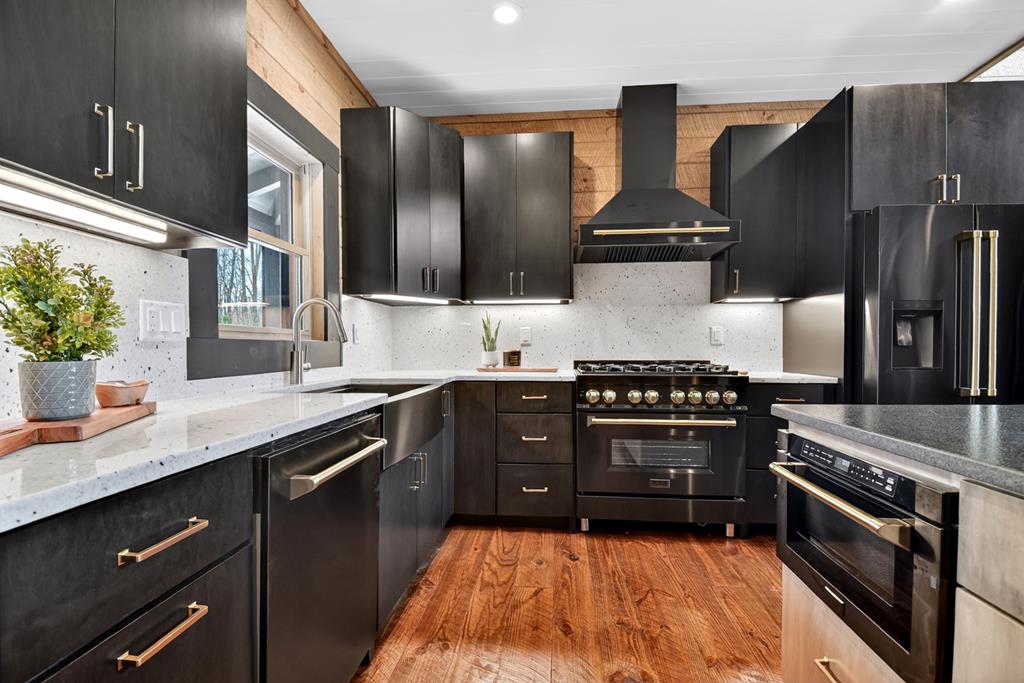 424868 Mineral Bluff Residential