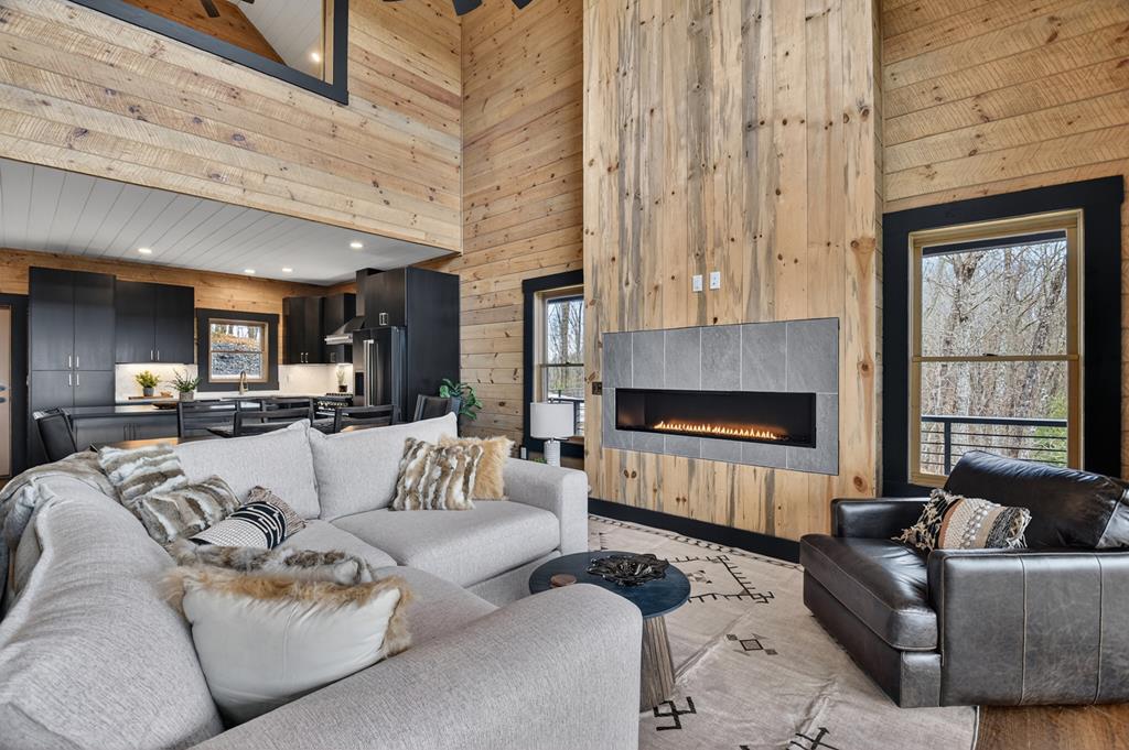 424868 Mineral Bluff Residential