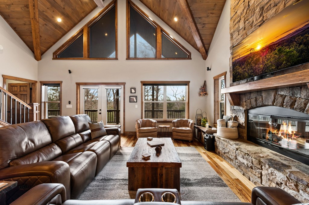 424870 Mineral Bluff Residential