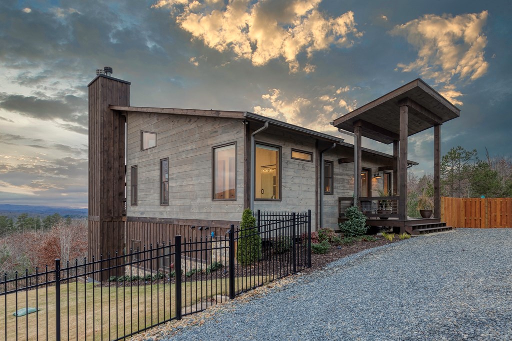 424876 Mineral Bluff Residential