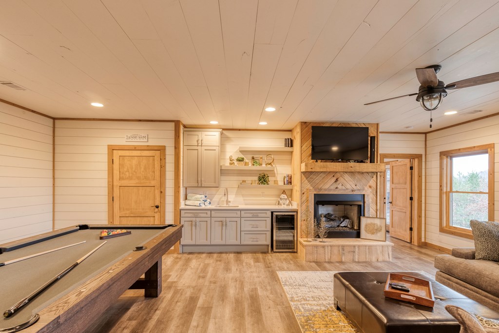 424876 Mineral Bluff Residential