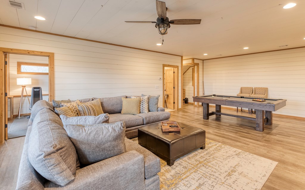 424876 Mineral Bluff Residential