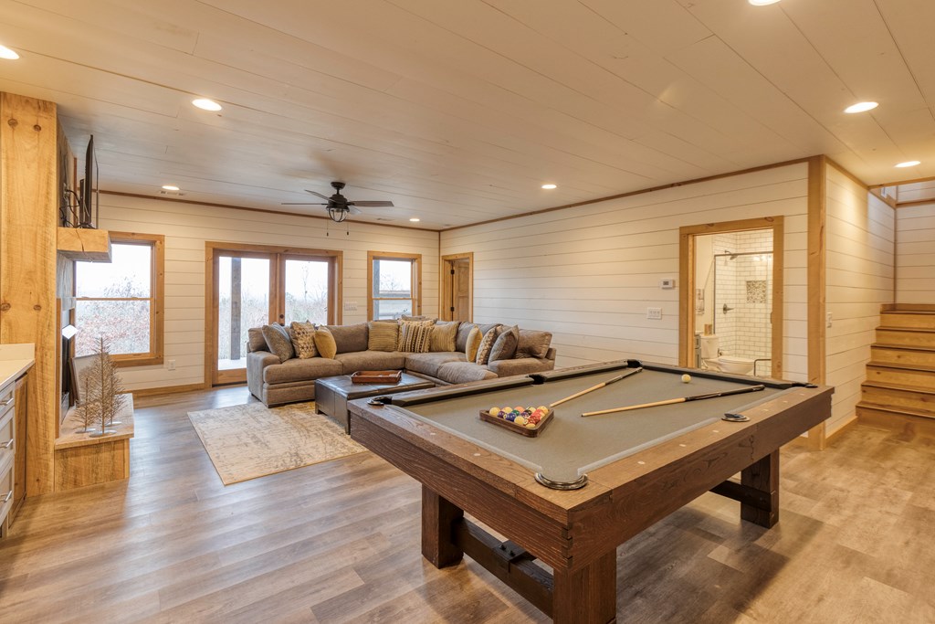 424876 Mineral Bluff Residential