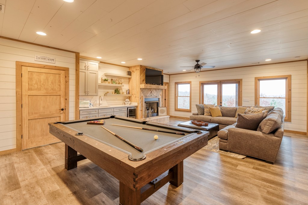 424876 Mineral Bluff Residential