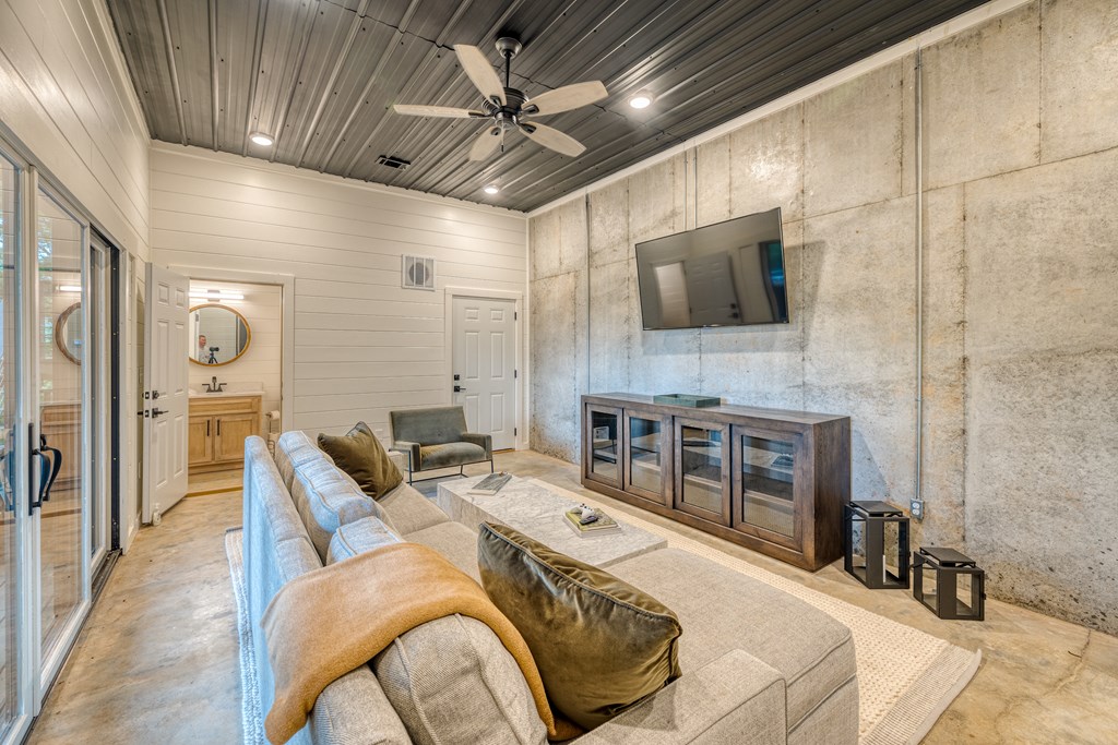 424880 Blue Ridge Residential