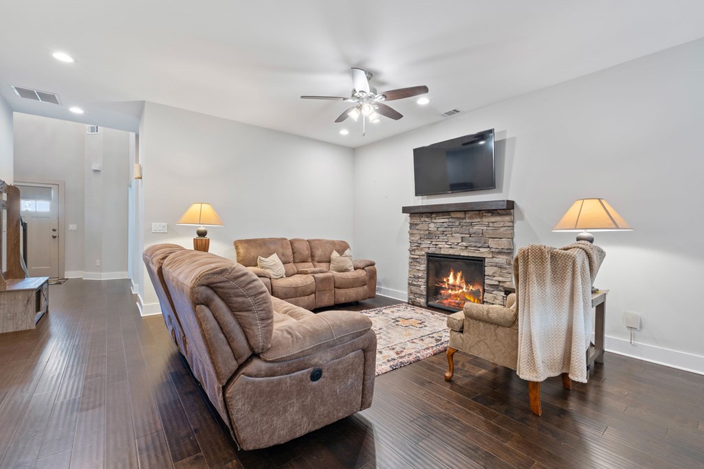 424893 Dawsonville Residential