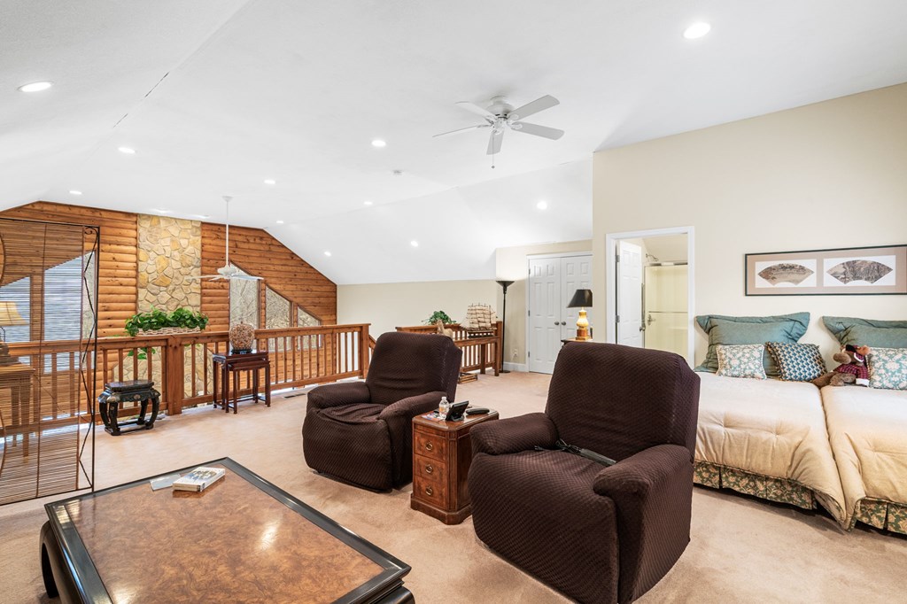 424895 Young Harris Residential