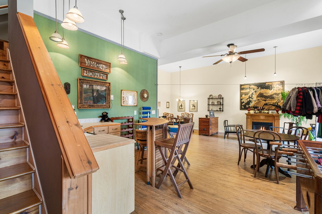 424895 Young Harris Residential