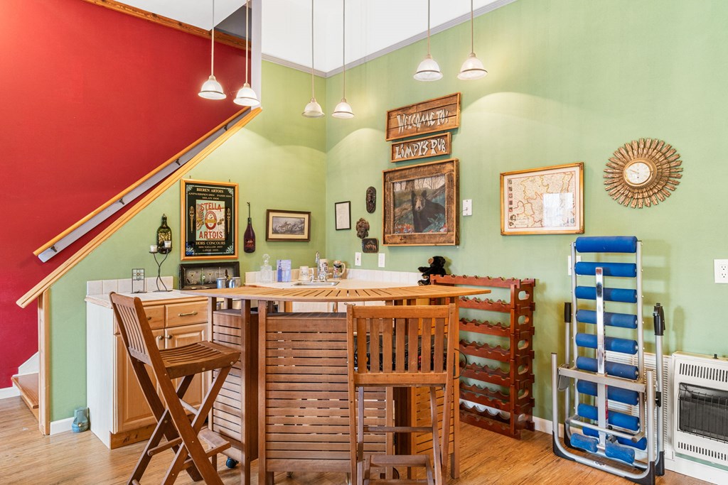 424895 Young Harris Residential