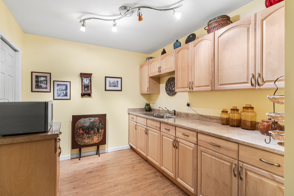 424895 Young Harris Residential