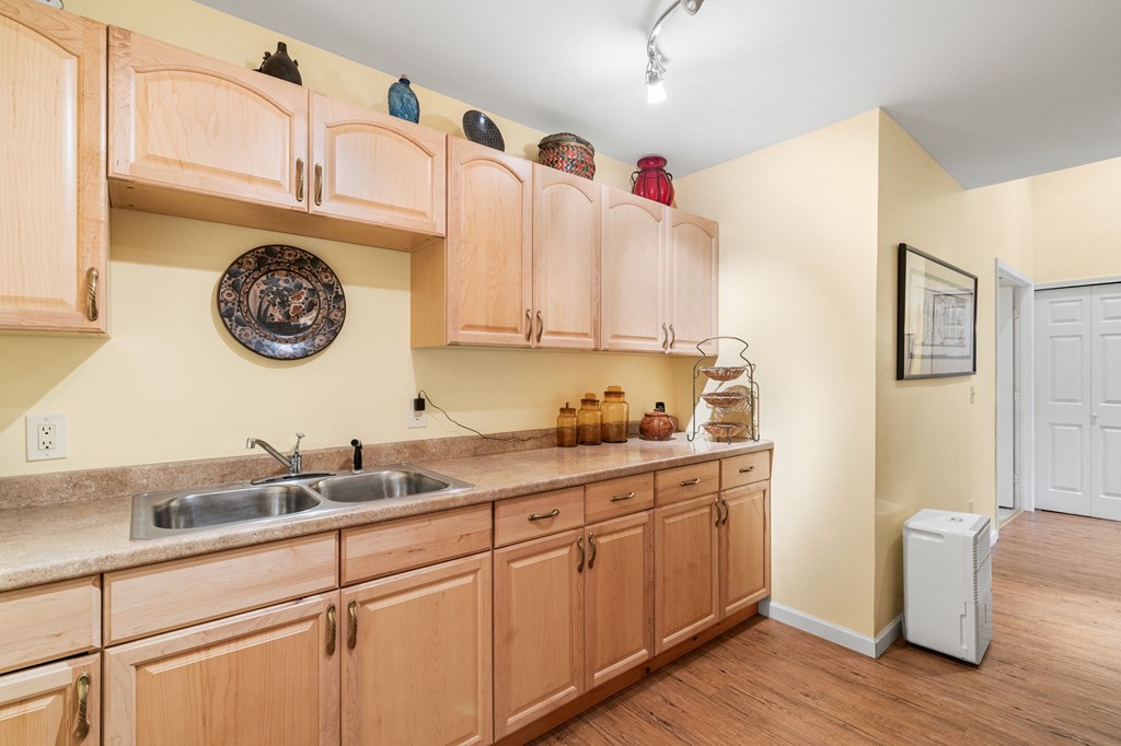 424895 Young Harris Residential