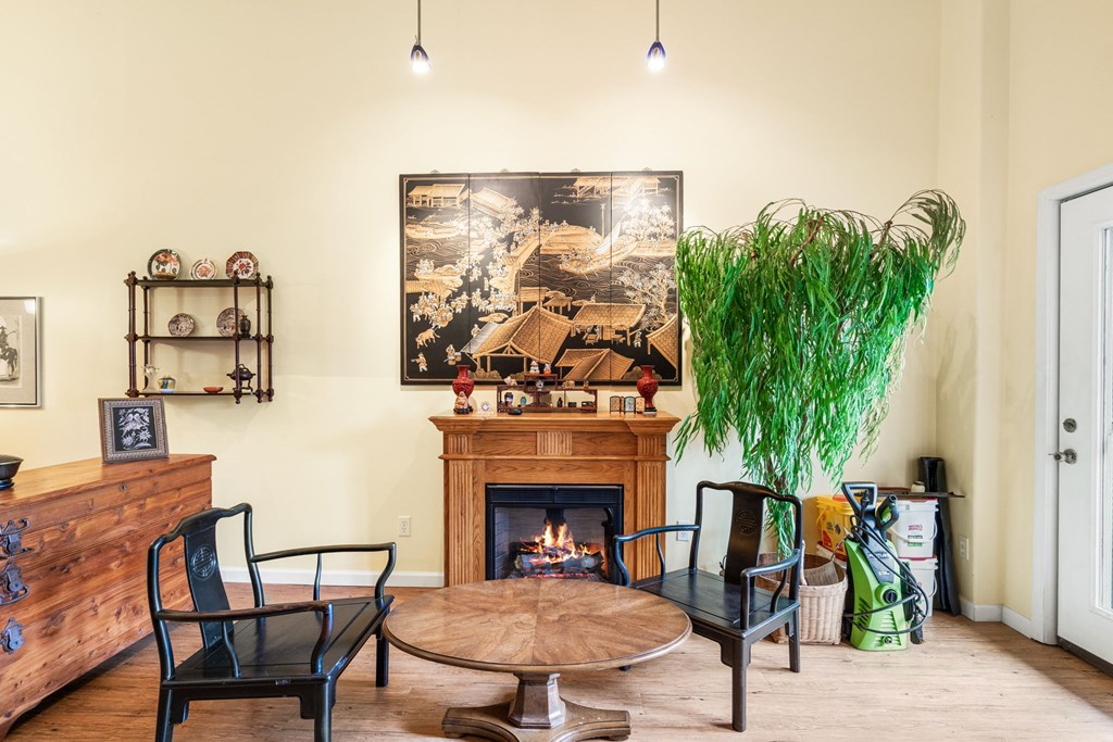 424895 Young Harris Residential