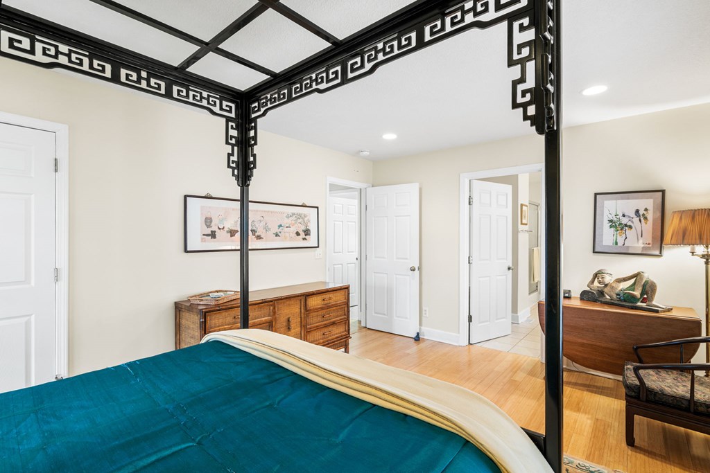 424895 Young Harris Residential