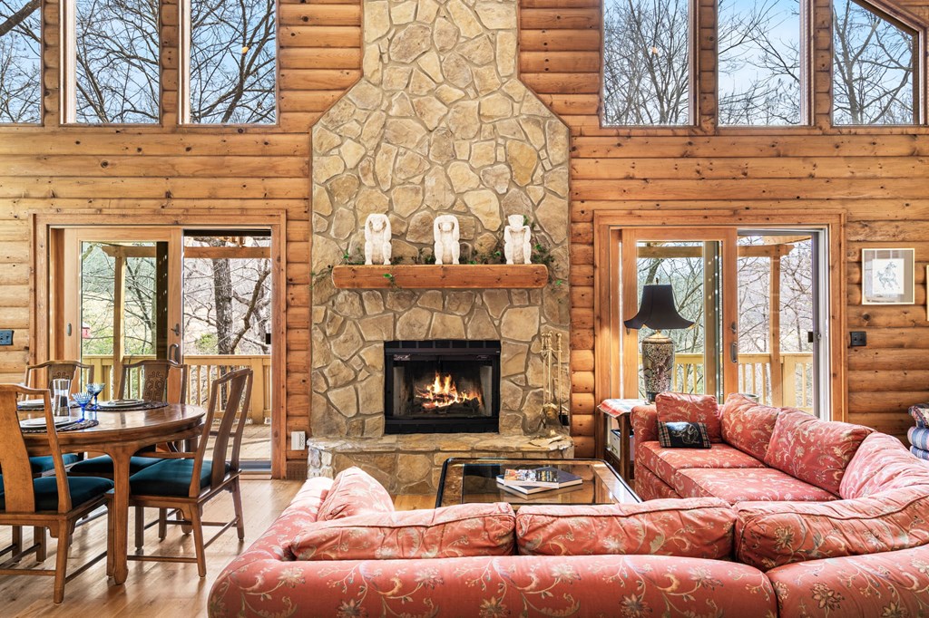 424895 Young Harris Residential