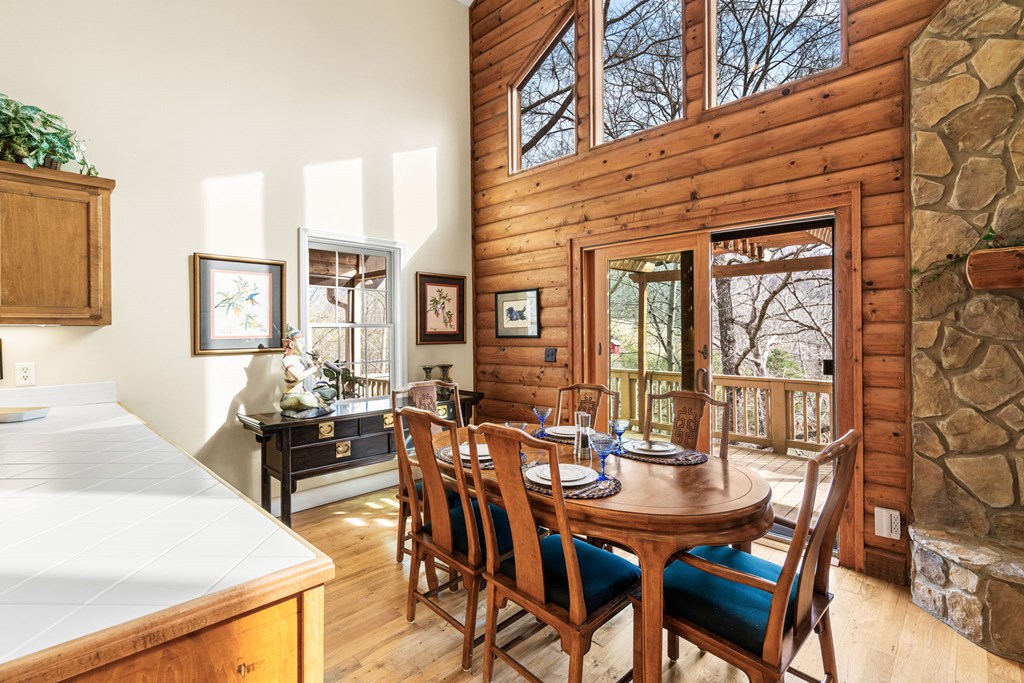 424895 Young Harris Residential