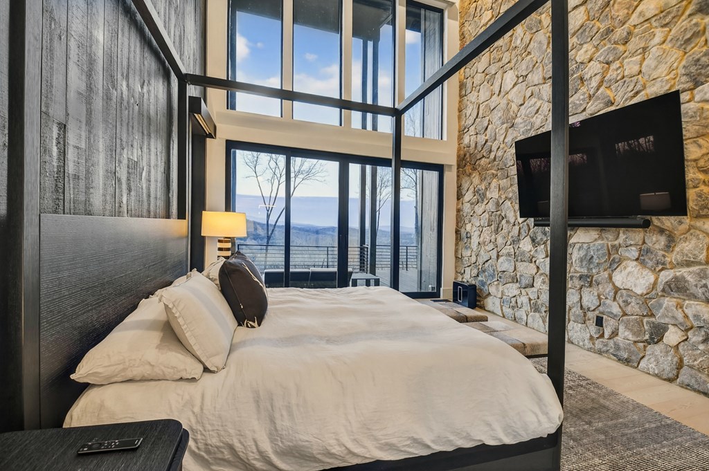 424899 Blue Ridge Residential