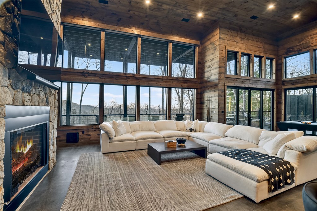 424899 Blue Ridge Residential