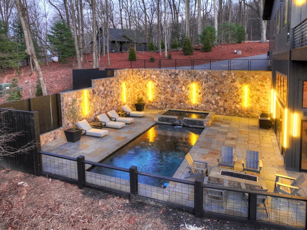 424899 Blue Ridge Residential