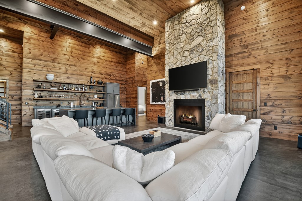 424899 Blue Ridge Residential