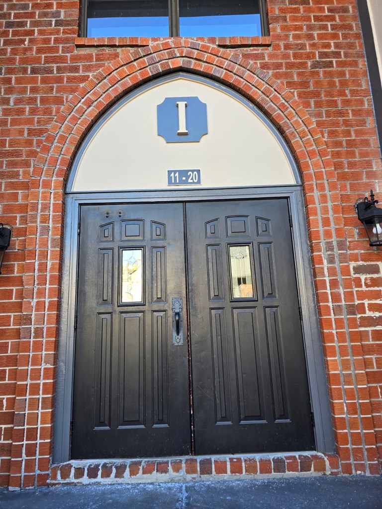 424902 Sandy Springs Condominium