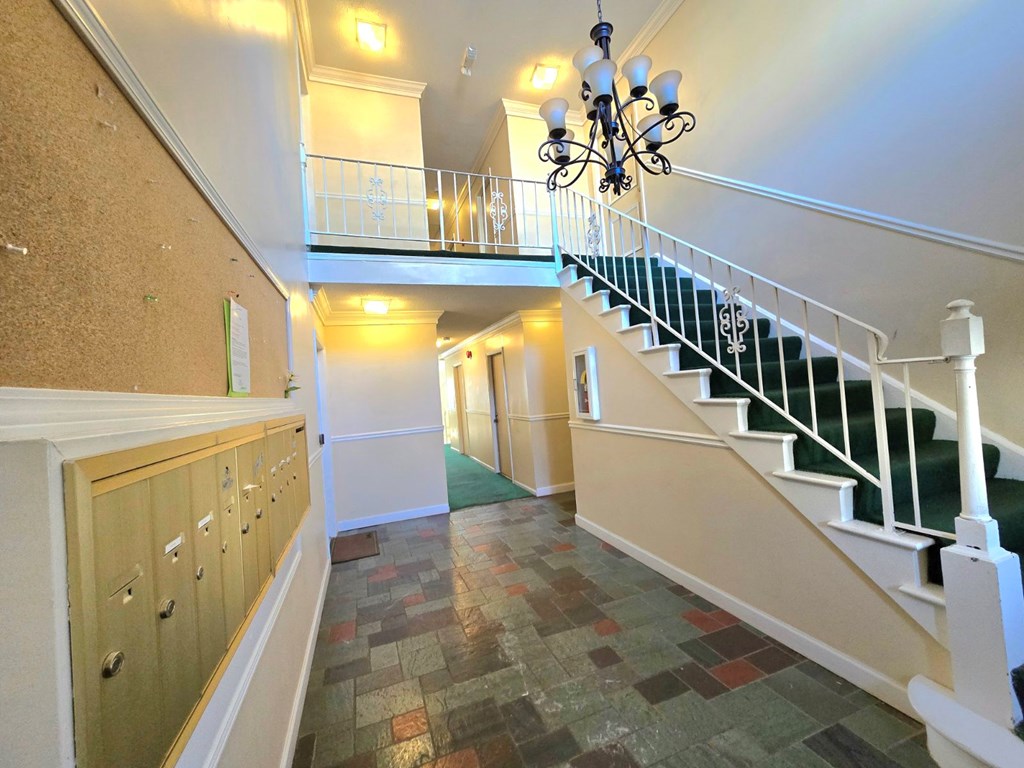 424902 Sandy Springs Condominium