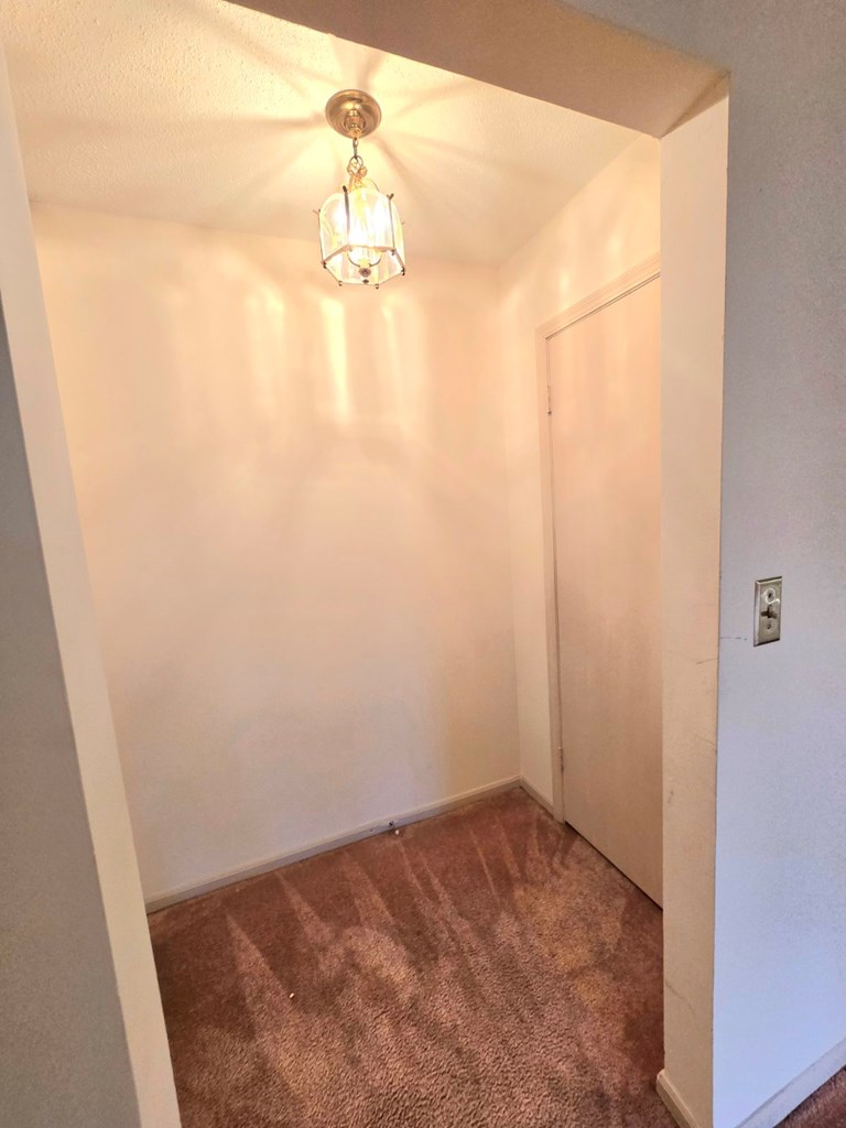 424902 Sandy Springs Condominium