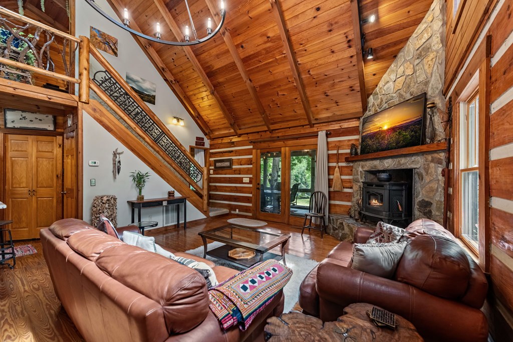 424905 Mineral Bluff Residential