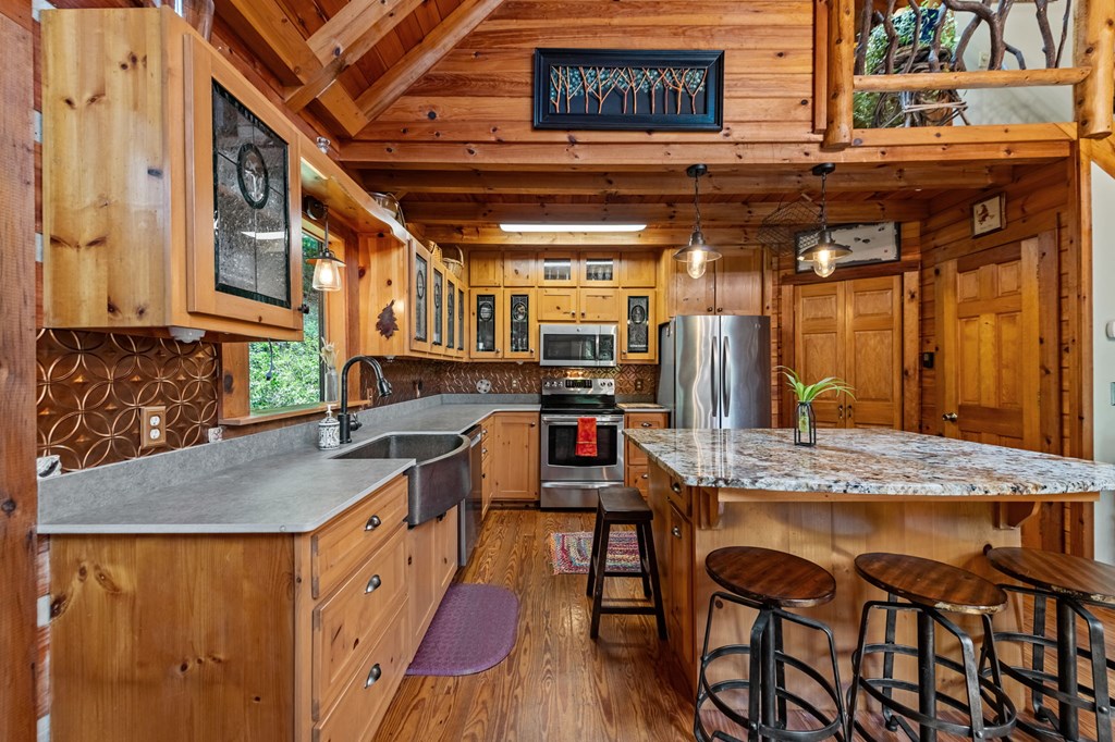 424905 Mineral Bluff Residential