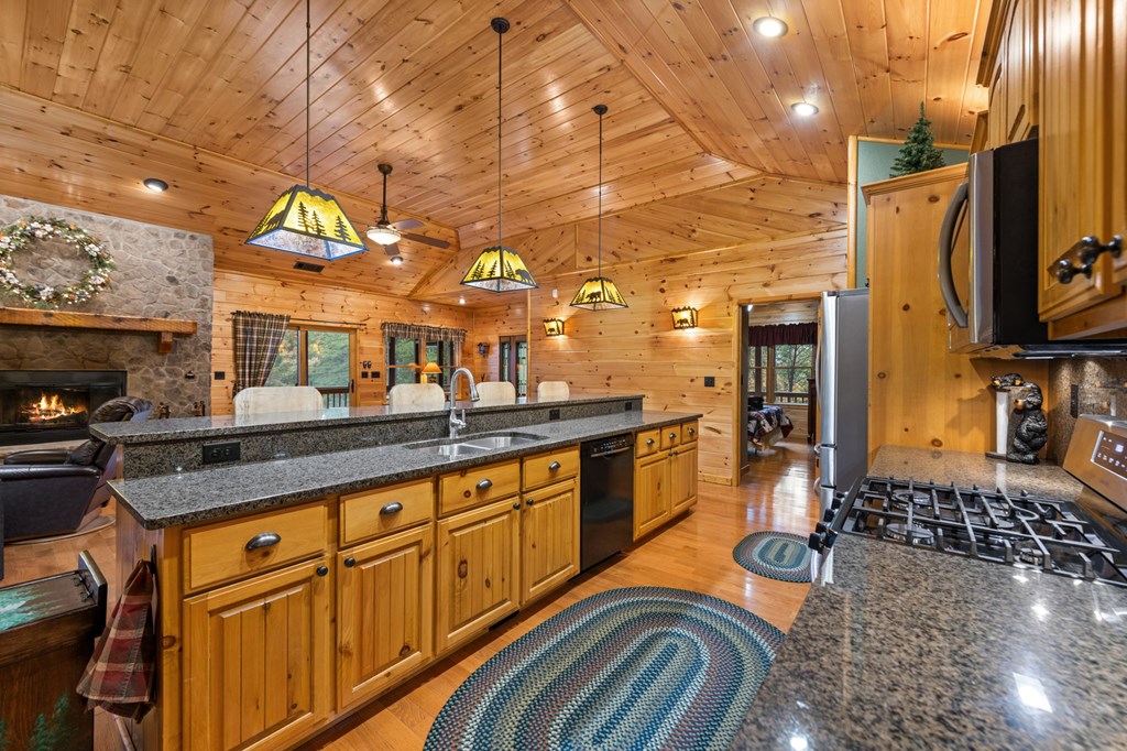 424906 Morganton Residential