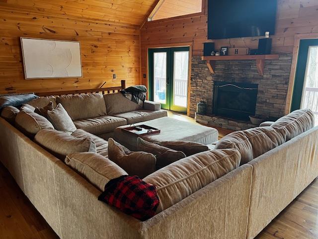 424907 Young Harris Residential