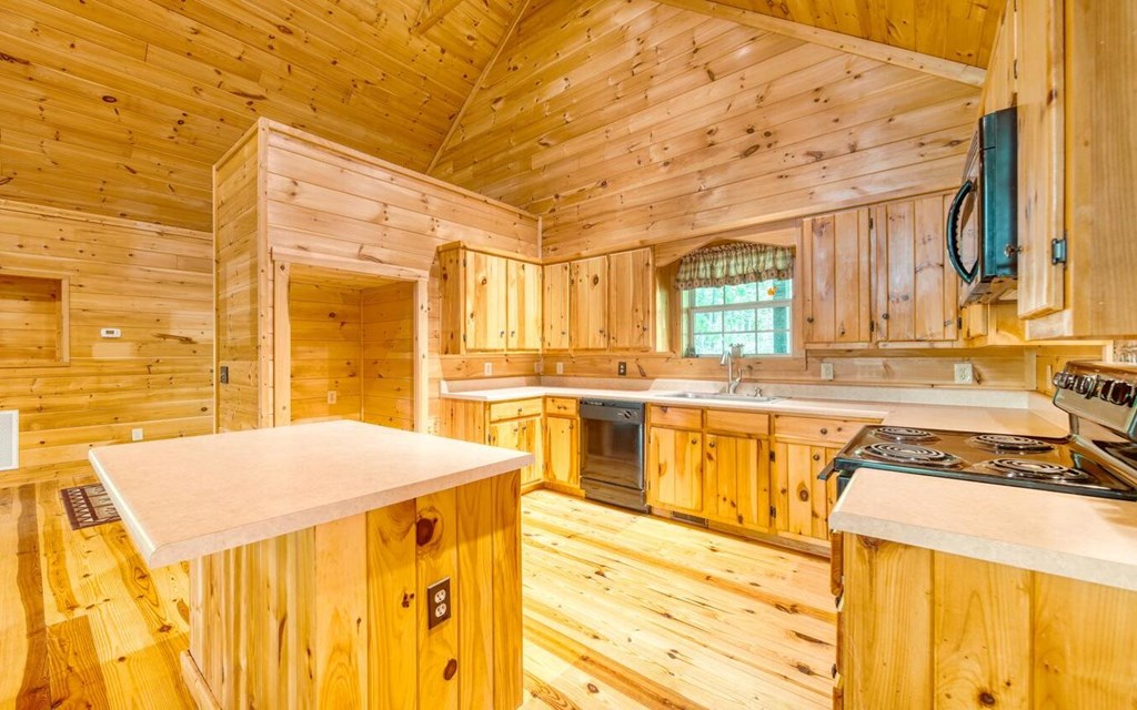 424907 Young Harris Residential