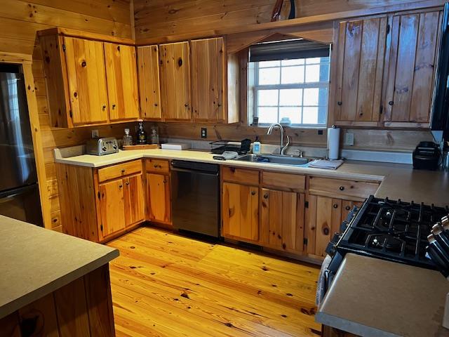 424907 Young Harris Residential