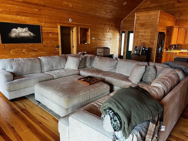 424907 Young Harris Residential