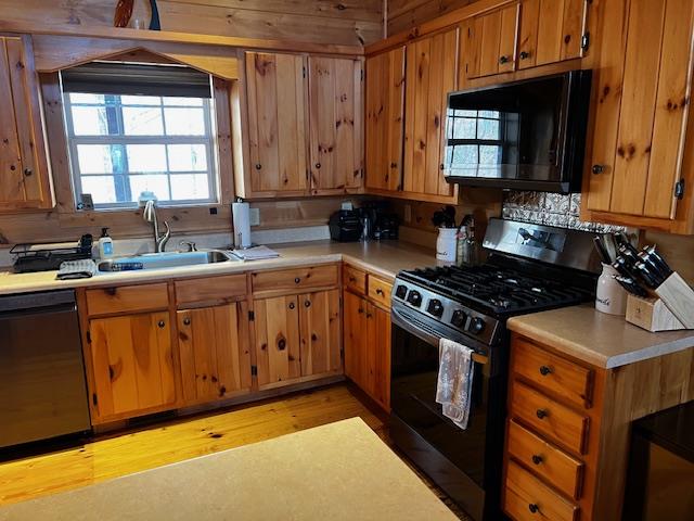 424907 Young Harris Residential