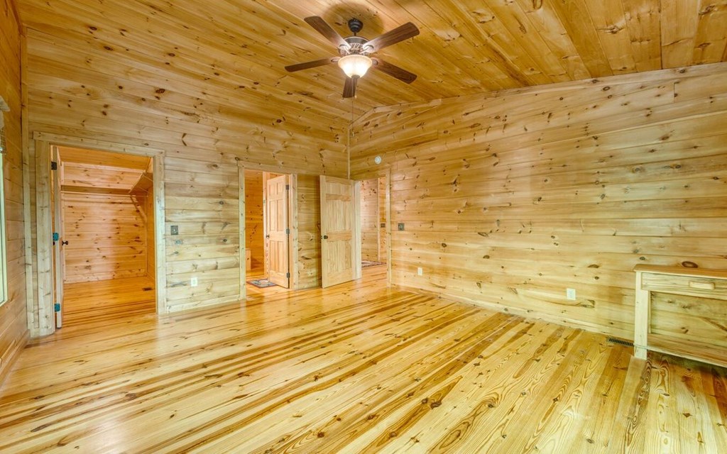 424907 Young Harris Residential