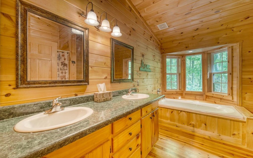 424907 Young Harris Residential