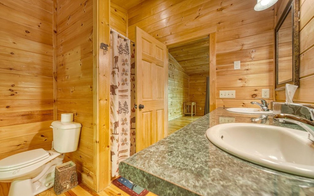 424907 Young Harris Residential