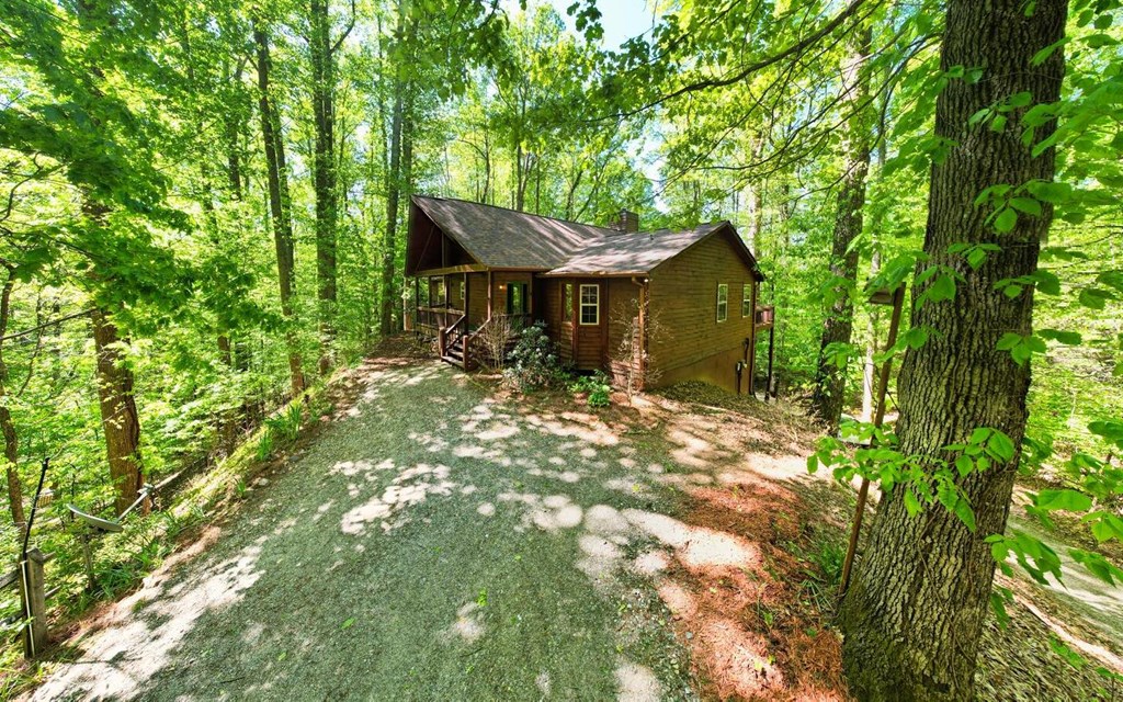 424907 Young Harris Residential