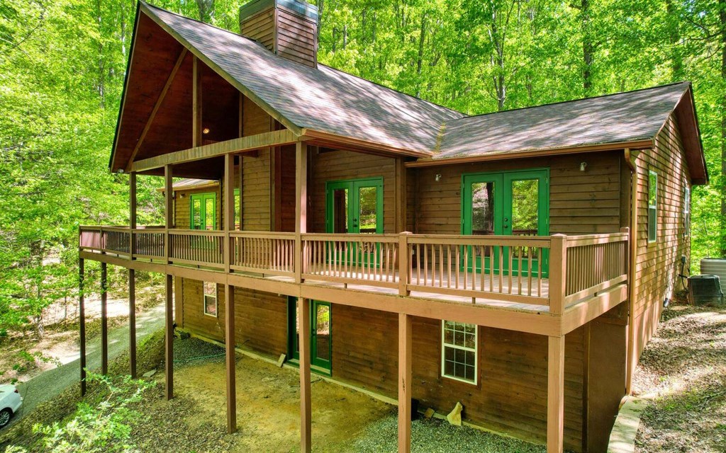 424907 Young Harris Residential